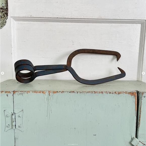 Vintage Rusty Metal Ice Block Tongs Blue Paint Industrial Farmhouse Salvage - Picture 4 of 7